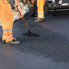 Best Asphalt Driveway Installation  in Charleston, MS